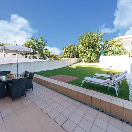 Holiday home Stunning With Shared Overflow Pool