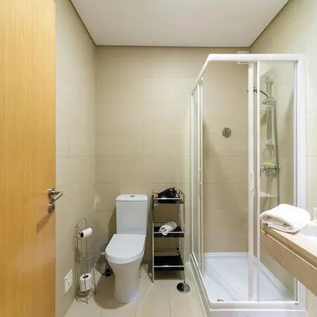 Holiday home Stunning With Shared Overflow Pool
