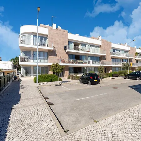 An Idyllic Algarve By The Water