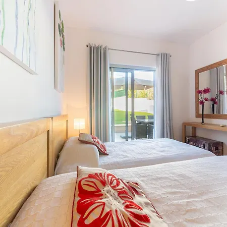 An Idyllic Algarve By The Water Ferienhaus