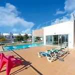 An Idyllic Algarve By The Water *