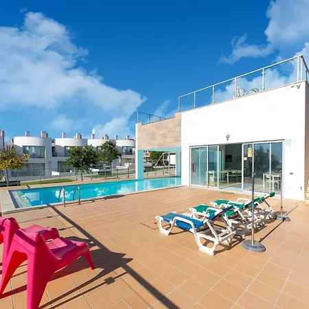 An Idyllic Algarve By The Water *