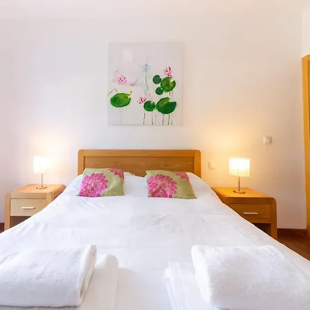 Feriehus An Idyllic Algarve By The Water Fuzeta