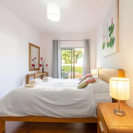 An Idyllic Algarve By The Water Feriehus *