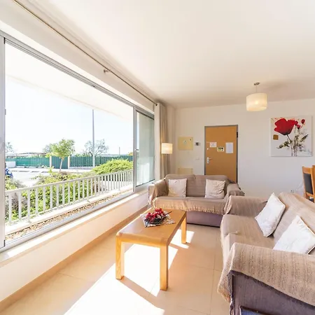 An Idyllic Algarve By The Water Feriehus